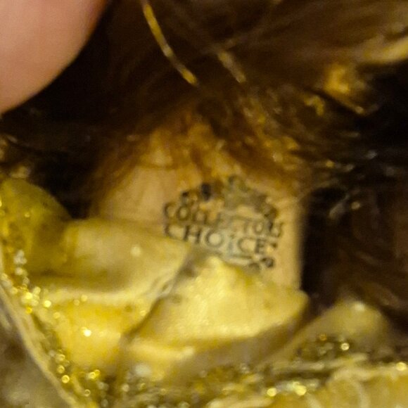 Seated Musical Doll. Her head moves while music plays. - Picture 8 of 8